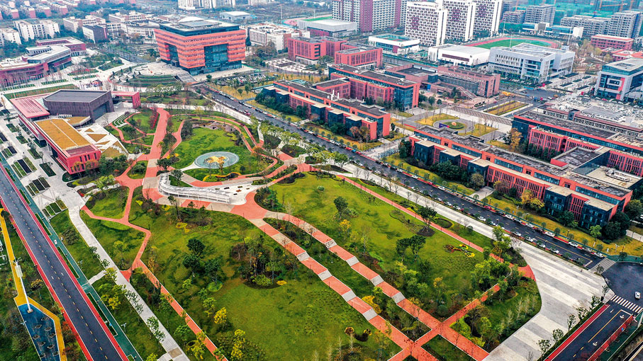 ●成都大學拍攝的成都大運會運動員村（無人機照片）。  新華社