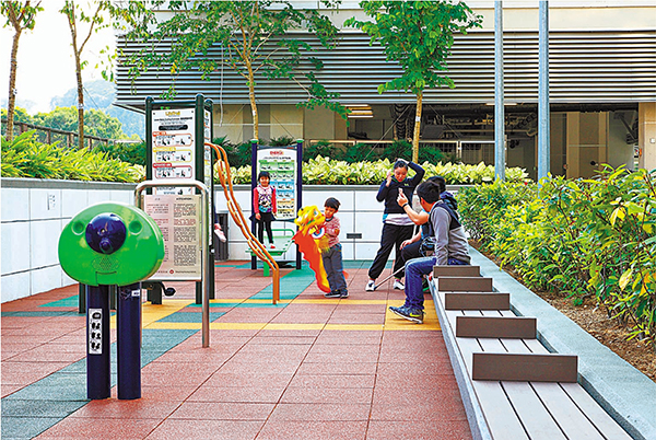 ●當區候選人認為，要關顧老人及兒童的需要，增建康樂設施。圖為香港一處居民休憩空間。 資料圖片