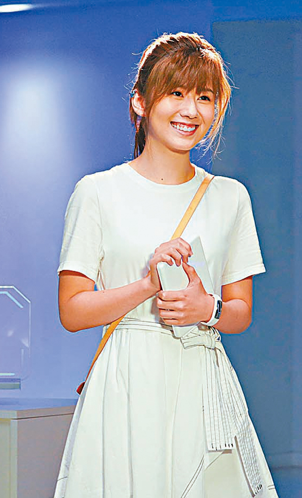 ● 陳嘉慧曾移居日本，故操得一口流利日語。