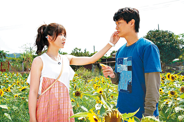 ● 胡鴻鈞與陳嘉慧合演「人鬼戀」。