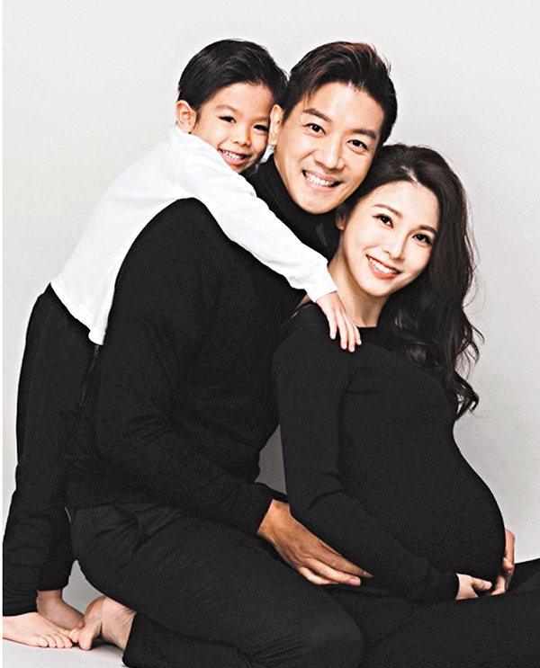●黎諾懿攜子陪妻一起去拍孕照。