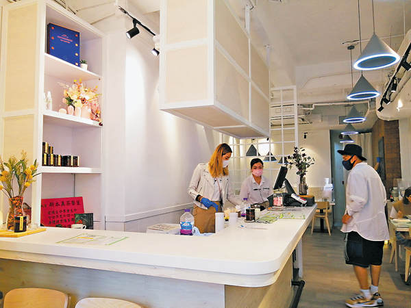 ●茶餐室現場裝修清雅。