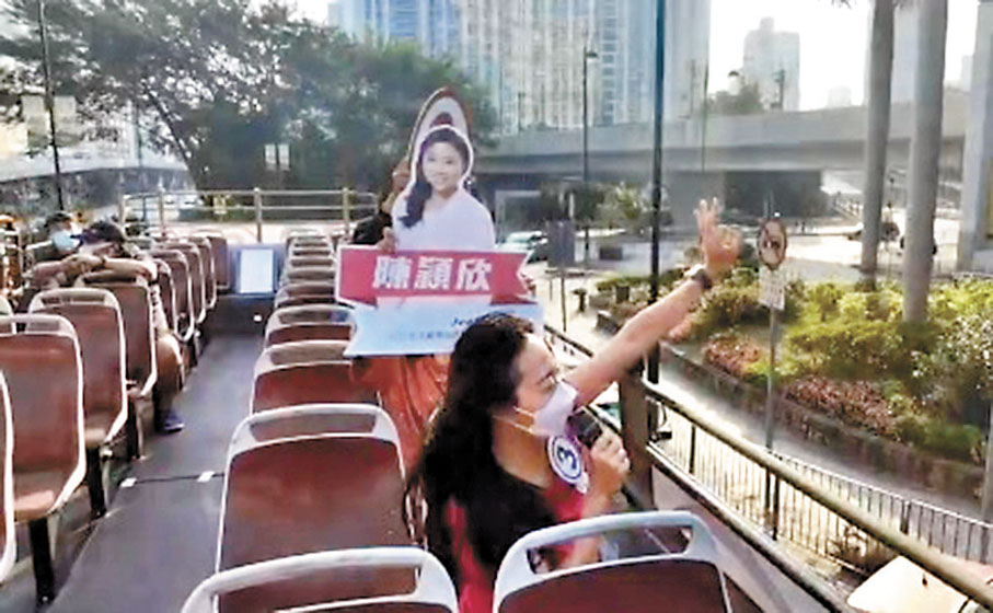 ●陳穎欣在葵涌、青衣等作花車巡遊。