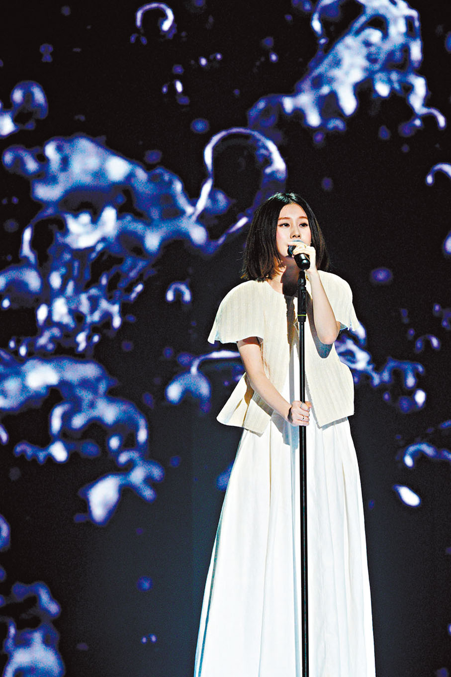 ● 白安在澳門現場演唱金曲。