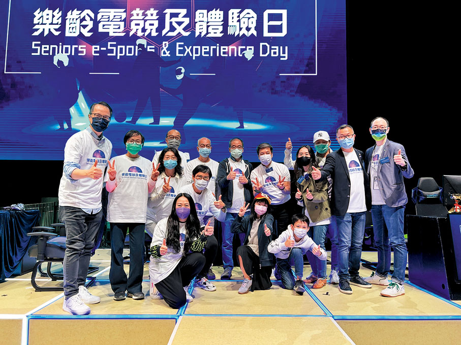 ●冠軍隊與合辦單位合照。