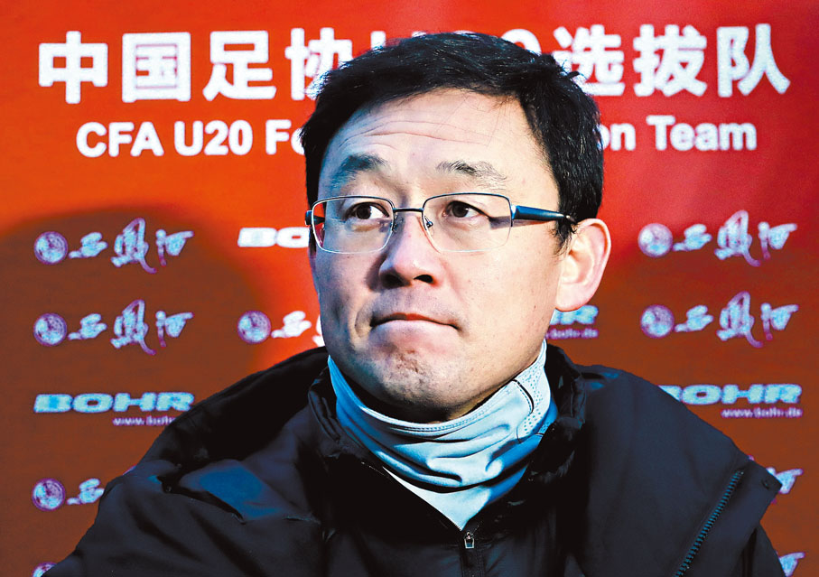 ●孫繼海望助力重慶大學足球隊提升足球專業水平。  新華社