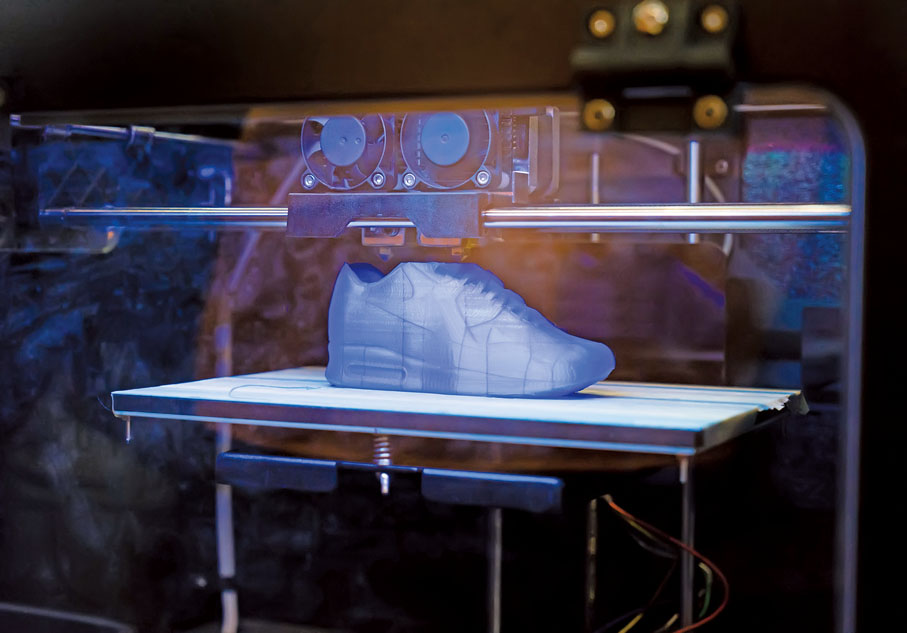 ● 人工智慧可代替工人完成工作，智慧縫製機器，可以精確地縫合服裝組件。