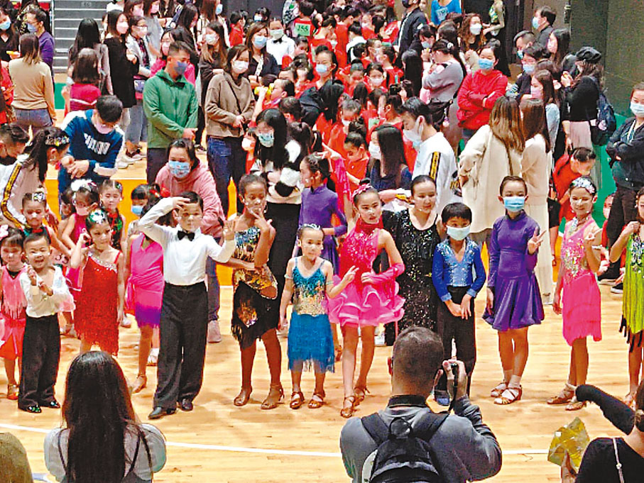 ●年紀小小便學拉丁舞，長大必然姿態優雅。 作者供圖