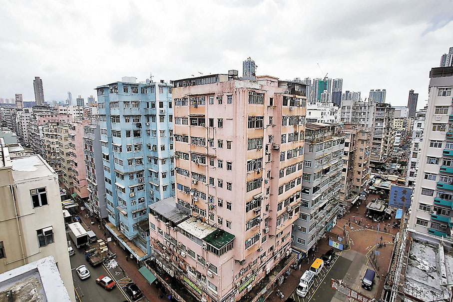 ●九龍西地方選區候選人建議設立「舊樓管理局」，完善舊區管理。圖為位於深水埗的舊式樓宇。 資料圖片