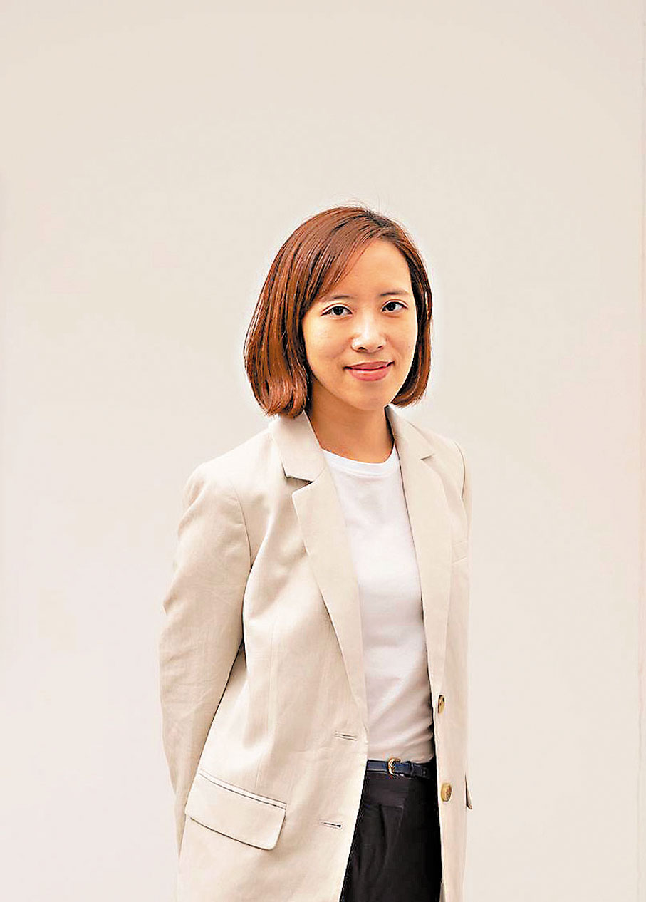 ●陳芍君表示，近年藝術學生的作品水平普遍不錯。 安全口畫廊供圖