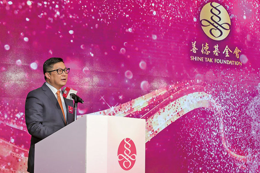 ● 保安局局長鄧炳強在晚宴上致辭。