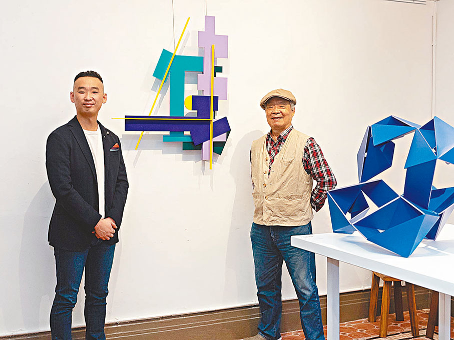 ●朱達誠（右）參加潘星瑋展覽開幕式。