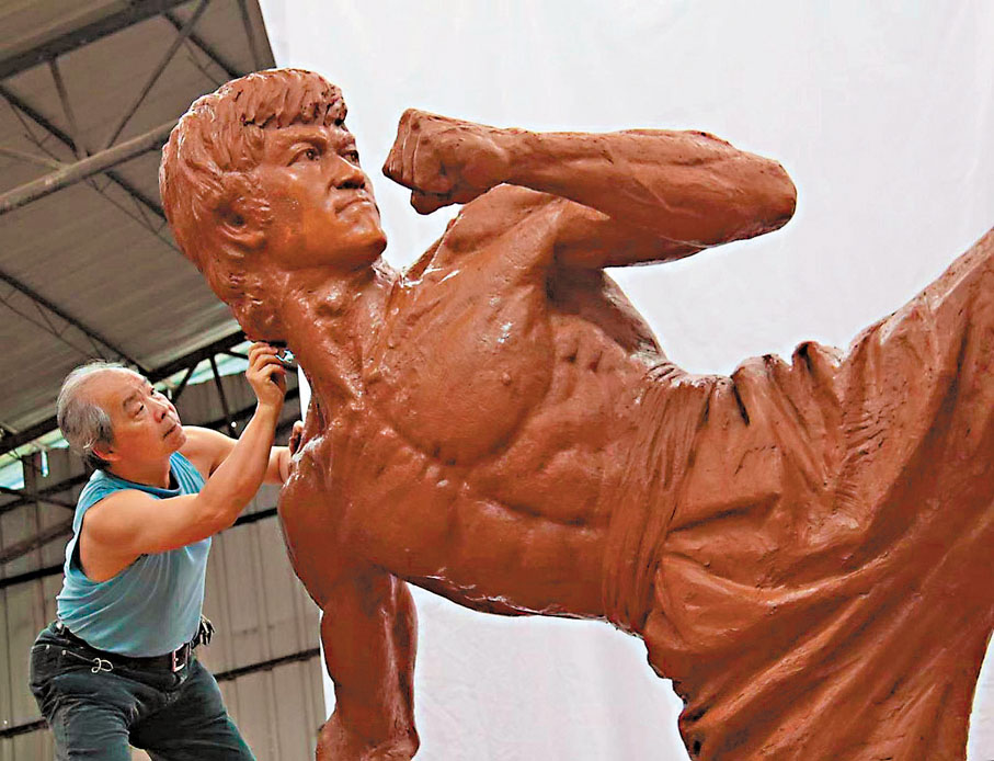 ●朱達誠2013年為香港文化博物館創作了3.5米高的李小龍全身像。