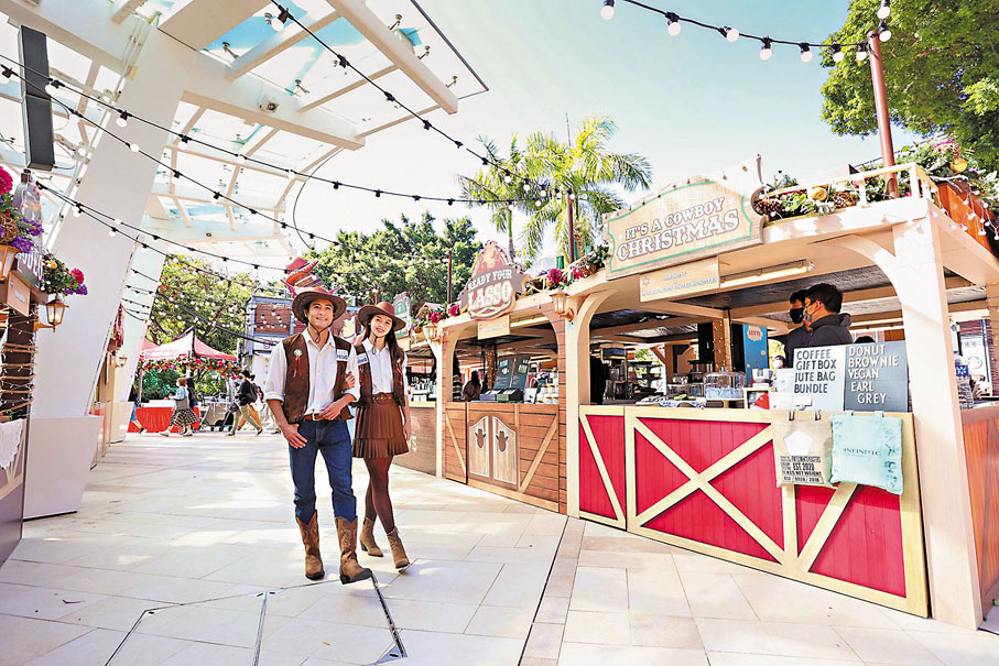 ●市集的攤檔布置極具濃厚異國風情，配合金礦場景，令人彷彿走進美國西部淘金小鎮。