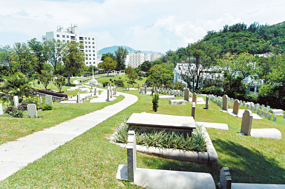 ● 在香港保衛戰中戰死的盟軍士兵，被安葬在赤柱軍人墳場。 資料圖片