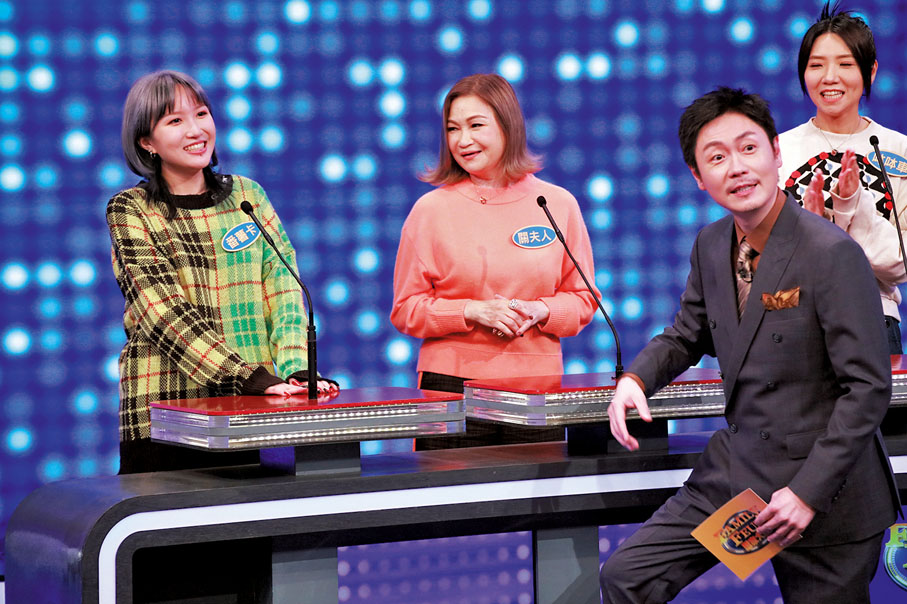 ● 關禮傑細女關楓盈(左)同樣標致，不過她無意參選港姐。