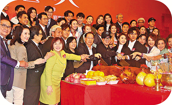 ●劉家豪做總監製的新劇《法言人》昨日舉行開鏡拜神儀式。