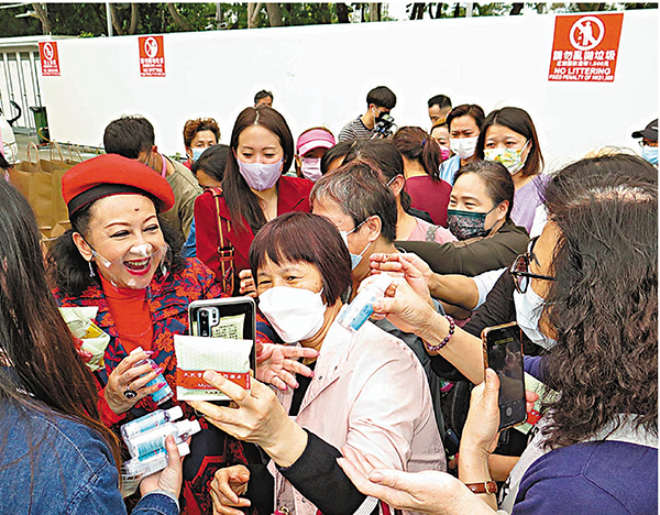 ●薛家燕大受市民歡迎。