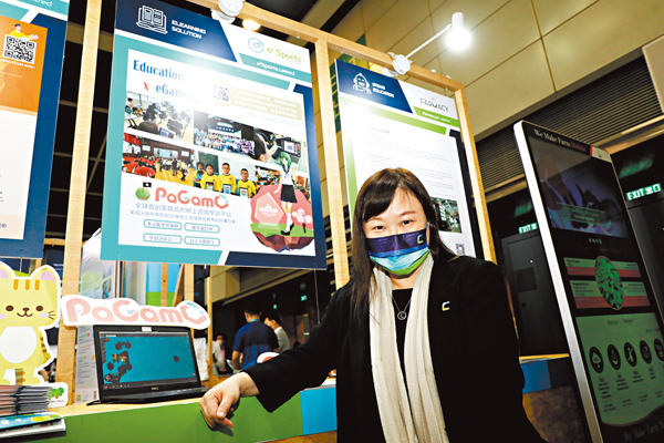 ● 創立e2Sports的邱小香表示，在網上遊戲學習平台PaGamO上加入時下年輕人愛打機的元素，可提高學生的學習興趣。 香港文匯報記者  攝