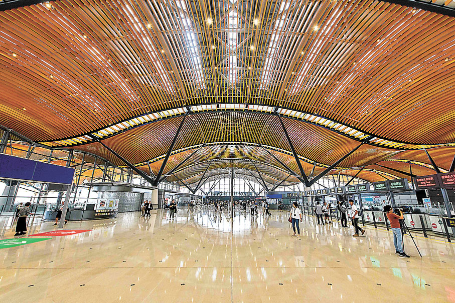 ● 羅傑斯的作品包括港珠澳大橋香港口岸旅檢大樓。資料圖片