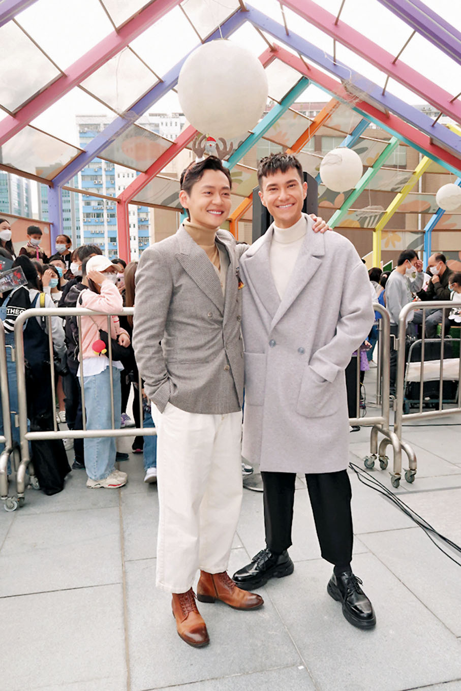 ●朱敏瀚(右)跟張振朗私底下一樣老友鬼鬼。