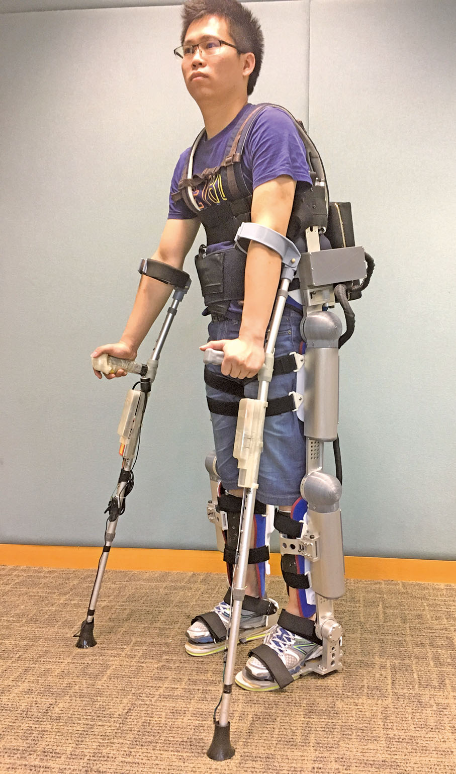 ● 動作輔助系統協助步態康復。