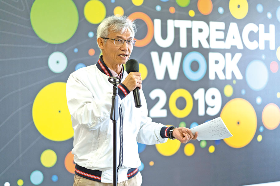 ● 盧鐵榮教授主持國際研討會。