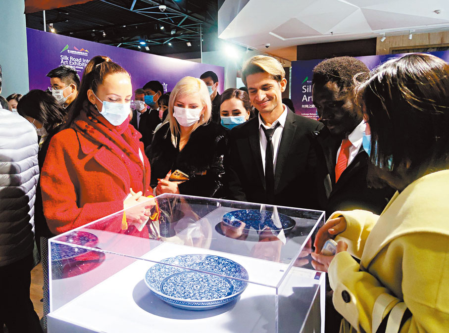 ●展覽吸引了眾多在西安的國際友人參觀。