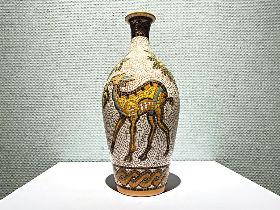 ●來自約旦的馬賽克鑲嵌花瓶。