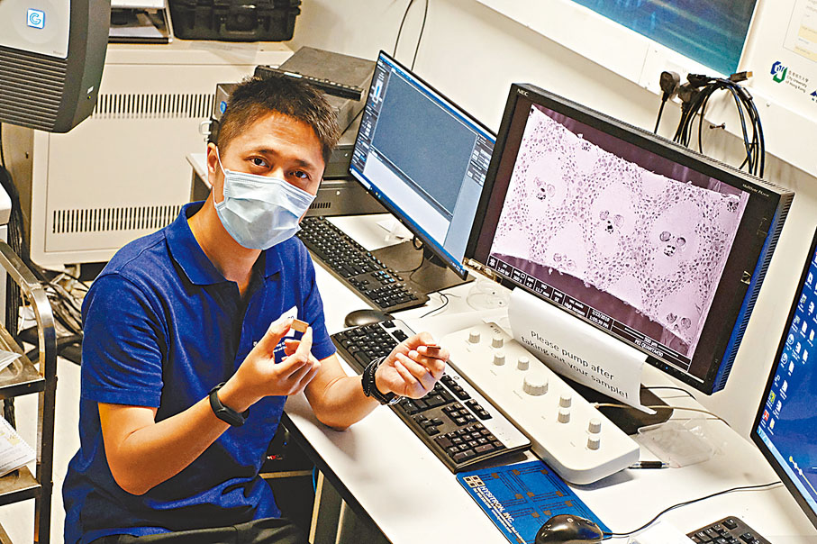 ●陸洋介紹超級竹子的原理。香港文匯報記者  攝