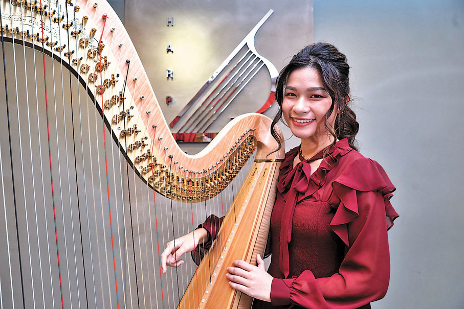 ●就讀於港大醫學院的Jasmine望將豎琴和自己的專業融合。