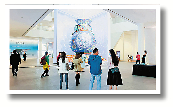 ●觀眾打卡裸眼3D