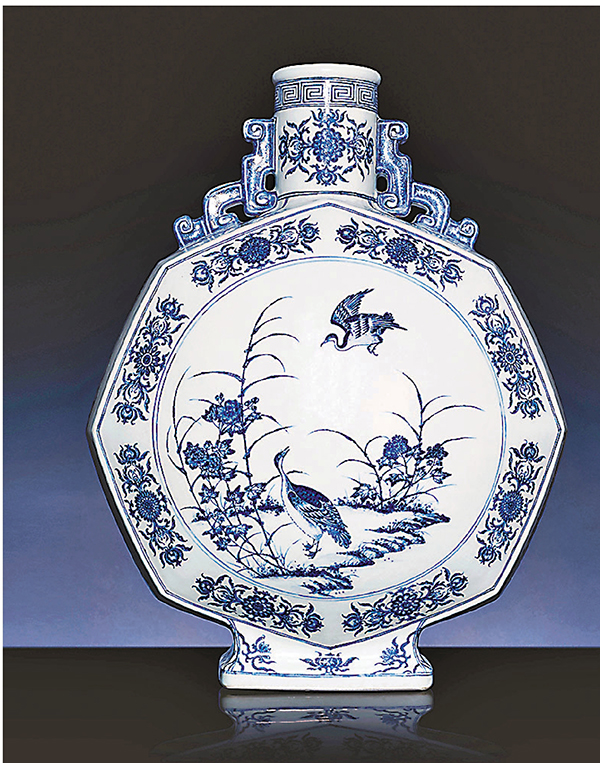 ●清雍正青花花鳥圖八方扁壼（圖片來源：佳士得）