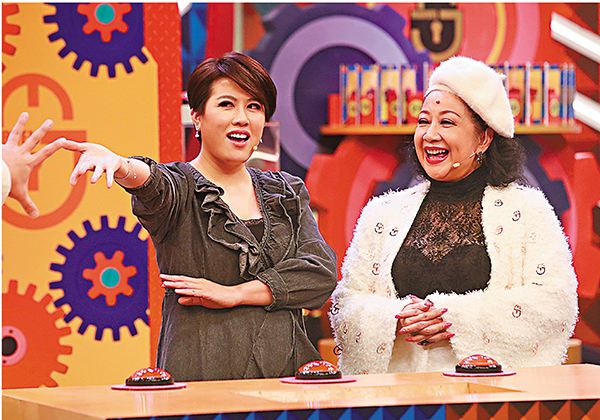 陳彥行（左）身材不敵家燕姐。