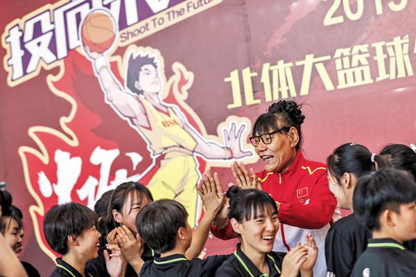 ● 鄭海霞成為國際籃聯中國青訓推廣大使。  新華社
