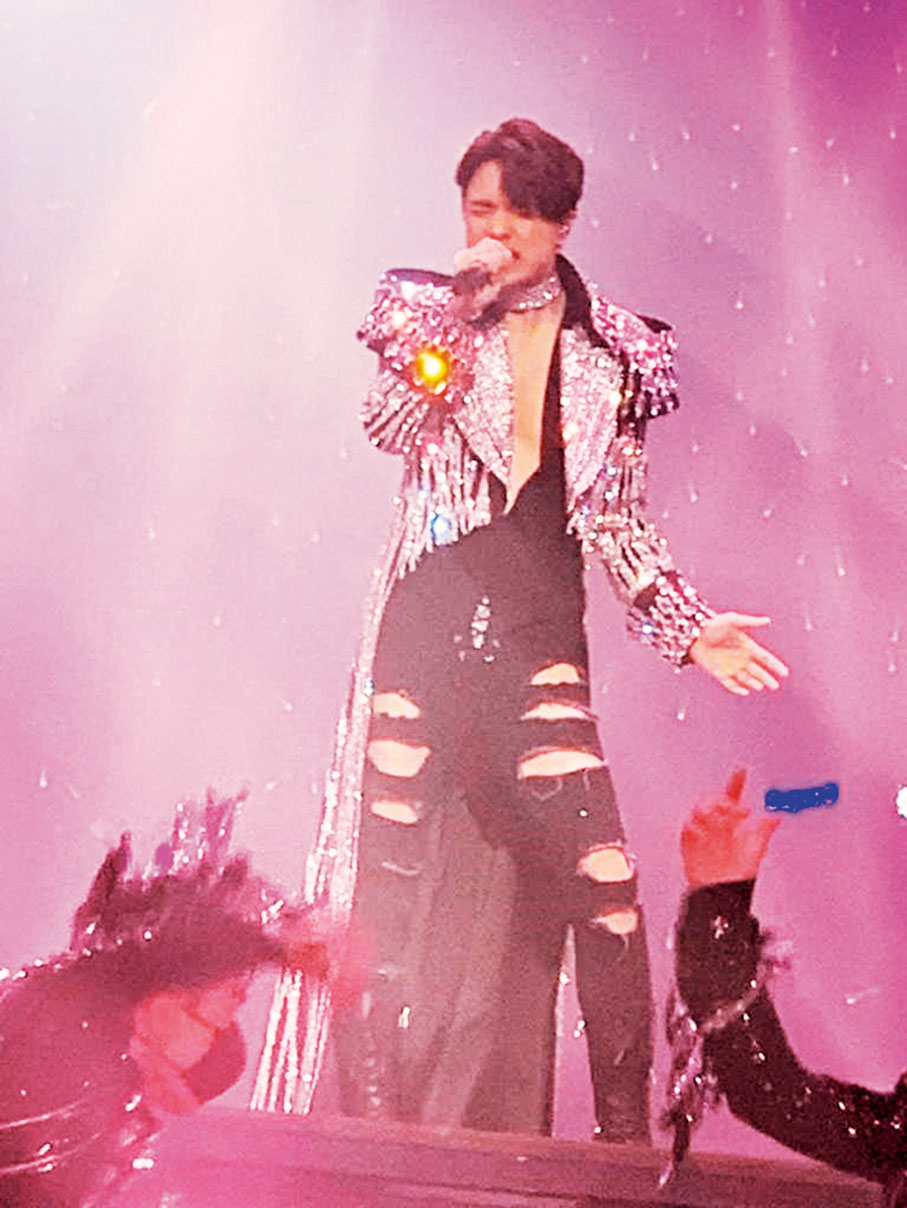 ● 張敬軒的開場歌衫甚有睇頭。