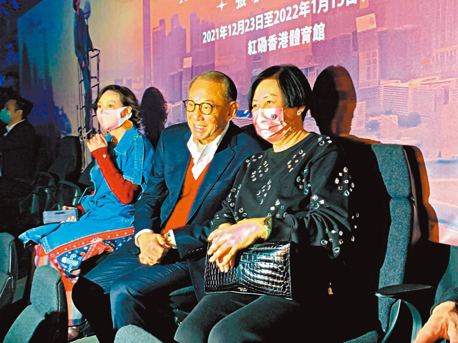 ● 楊受成夫婦到場支持軒仔。