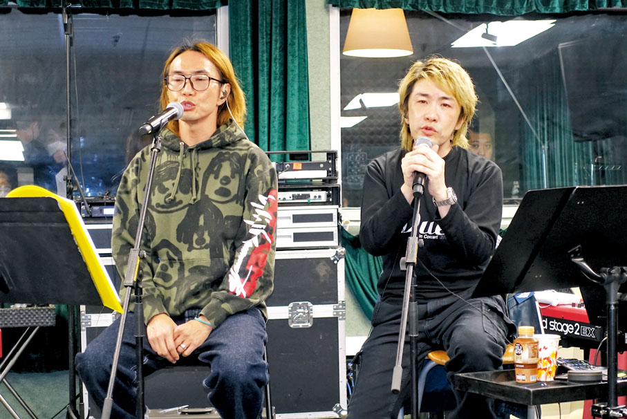 ●張氏兄弟在開騷前進行首次綵排。