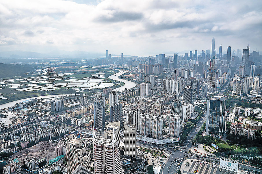 ●「北部都會區」規劃突破深港兩地的隔閡，有助香港善用大灣區的優勢。圖為福田區。資料圖片