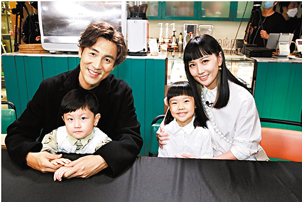 ●譚俊彥一家四口好溫馨。