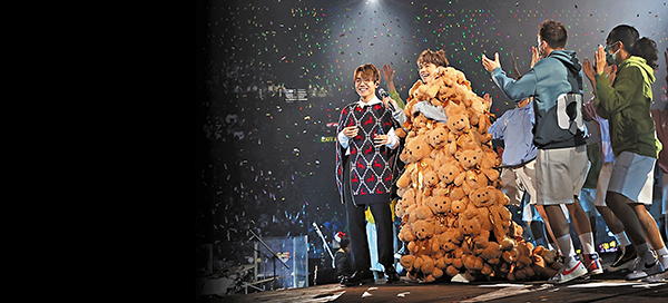 ●張敬軒這件公仔衫十分得意。