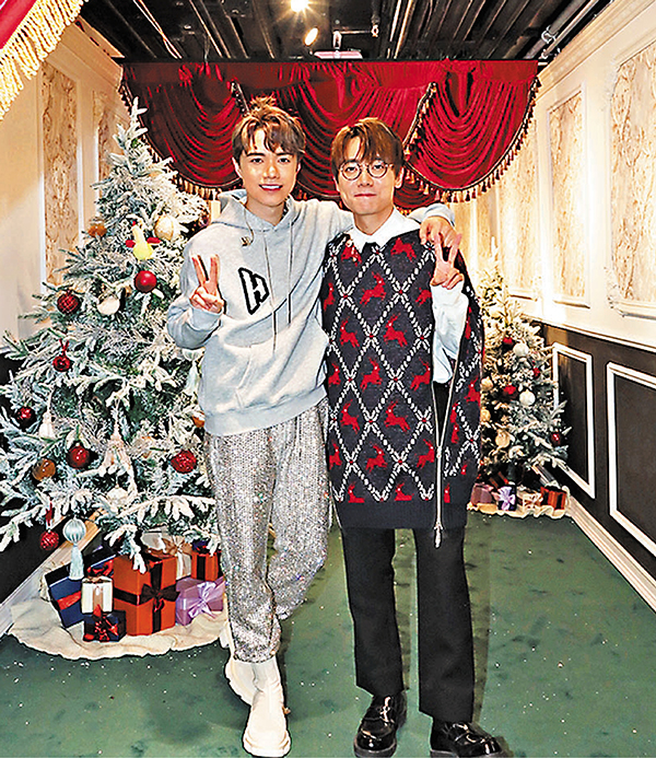 ●張敬軒（左）用黃金來比喻林家謙，一定會發光。