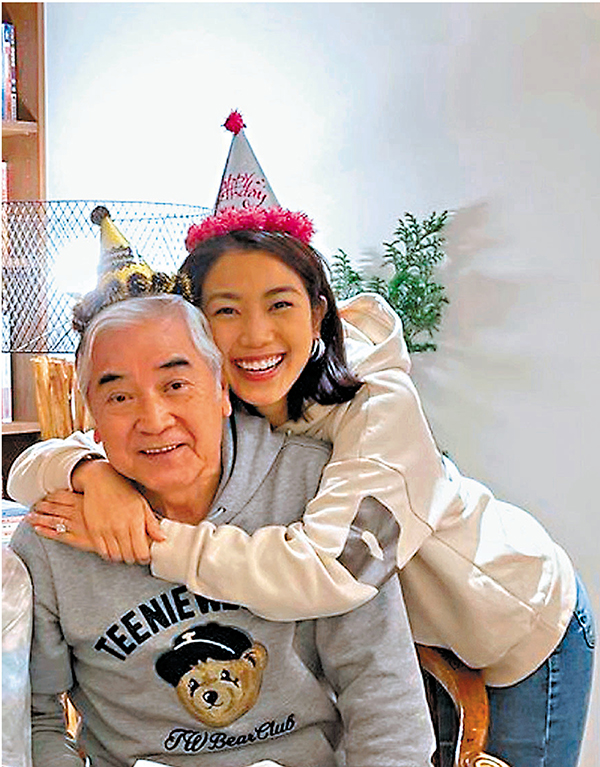 ●姜麗文與父親秦沛感情要好。