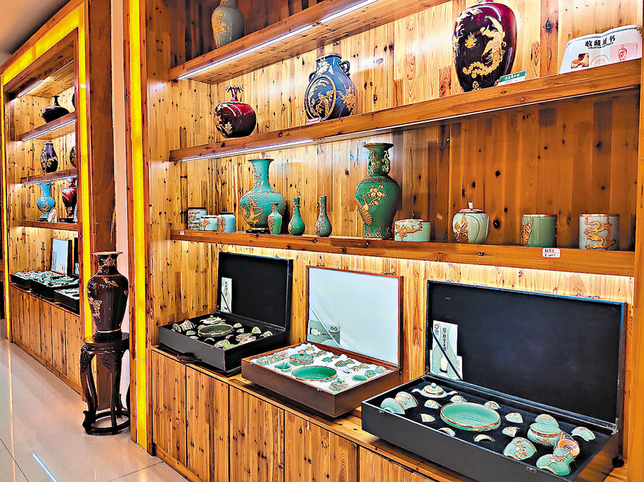 ●「金鑲玉」展示館內的金鑲玉鈞瓷和汝瓷陳列區。