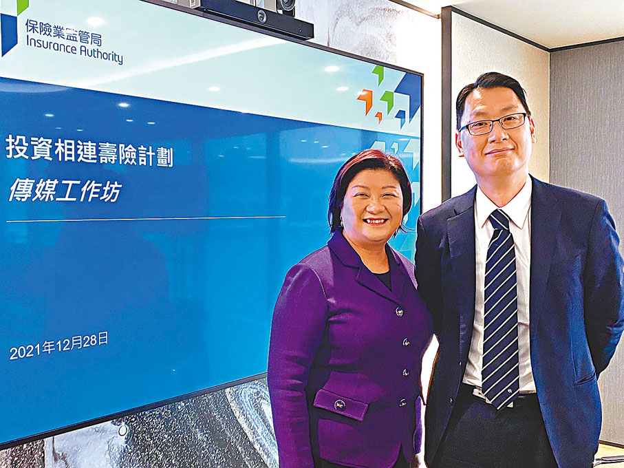 ● 許美瑩(左)希望推出PLP可鼓勵年輕一代提早規劃退休。 馬翠媚 攝