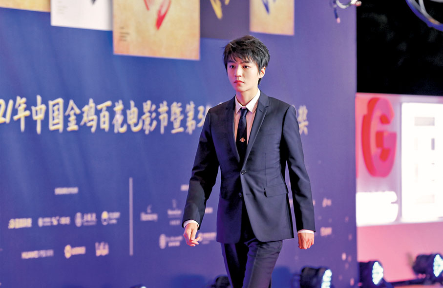 ●王俊凱身着西裝，穩重又不失少年感。蔣煌基  攝