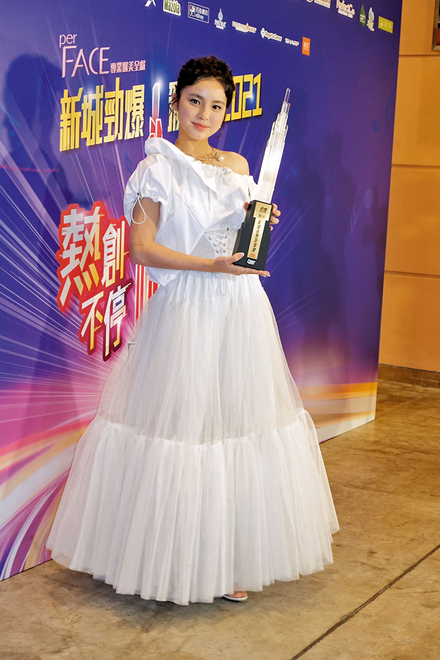 ● Chantel入行不足一年，即捧走新人獎。