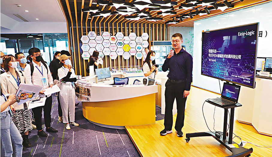 ●奇捷科技CEO魏星與業界交流，介紹研發成果。 受訪者供圖