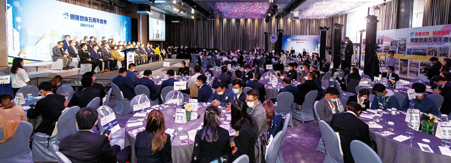 ●慶典隆重，場面熱烈。