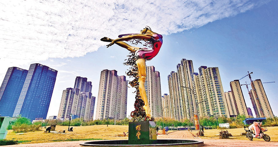 ●位於合肥市瑤海區的長江180藝術街區主體雕塑。 解琛 攝